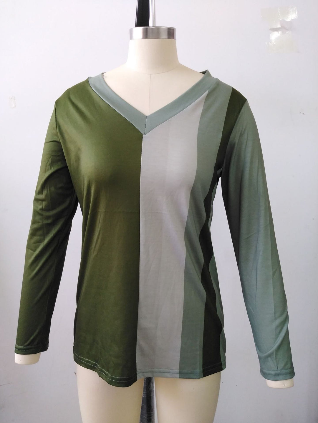 V-neck Striped Printed Long Sleeves T-shirt